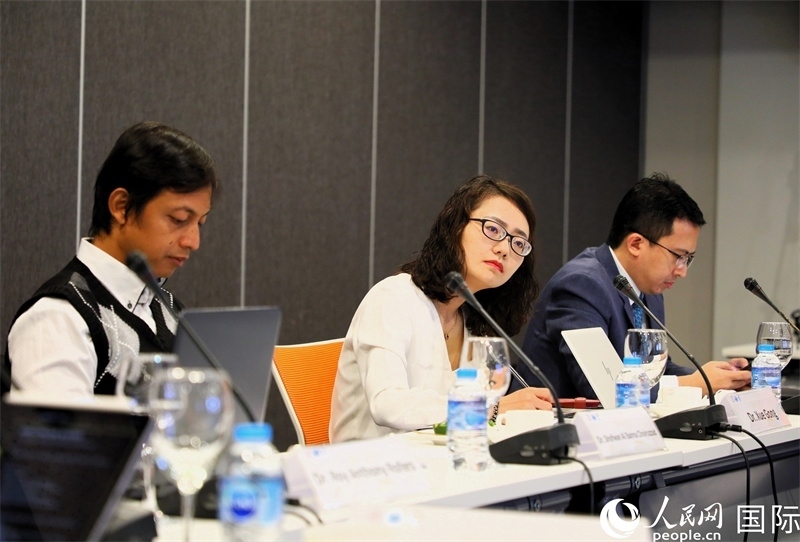 學者們專注聆聽會議內容。人民網記者 白元琪攝