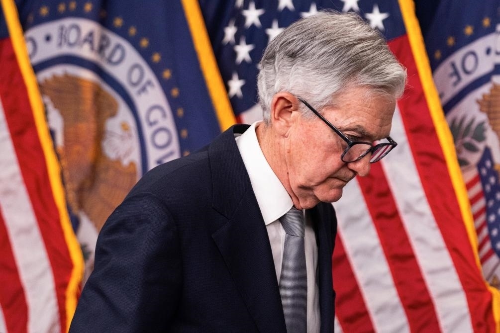 11月1日，美國聯(lián)邦儲備委員會主席鮑威爾在華盛頓出席記者會。新華社發(fā)（亞倫攝）