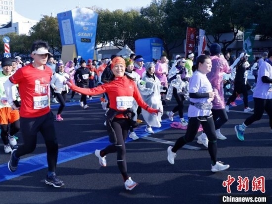 2023杭州馬拉松現(xiàn)場。肖健 攝