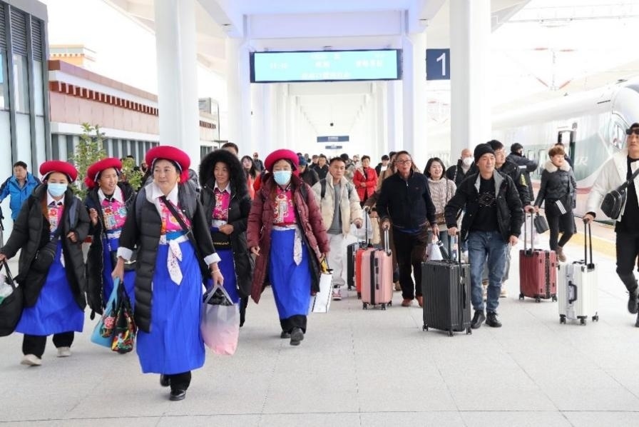 麗香鐵路開通滿月，累計(jì)發(fā)送旅客超18萬人次。受訪方供圖