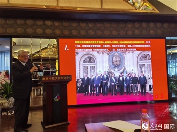 中國社會科學(xué)院榮譽(yù)學(xué)部委員、研究員徐世澄就評選結(jié)果進(jìn)行點評。人民網(wǎng)記者 魯揚攝