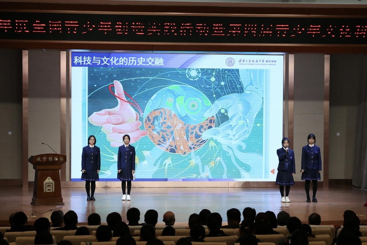 學(xué)生展示作品。主辦方供圖