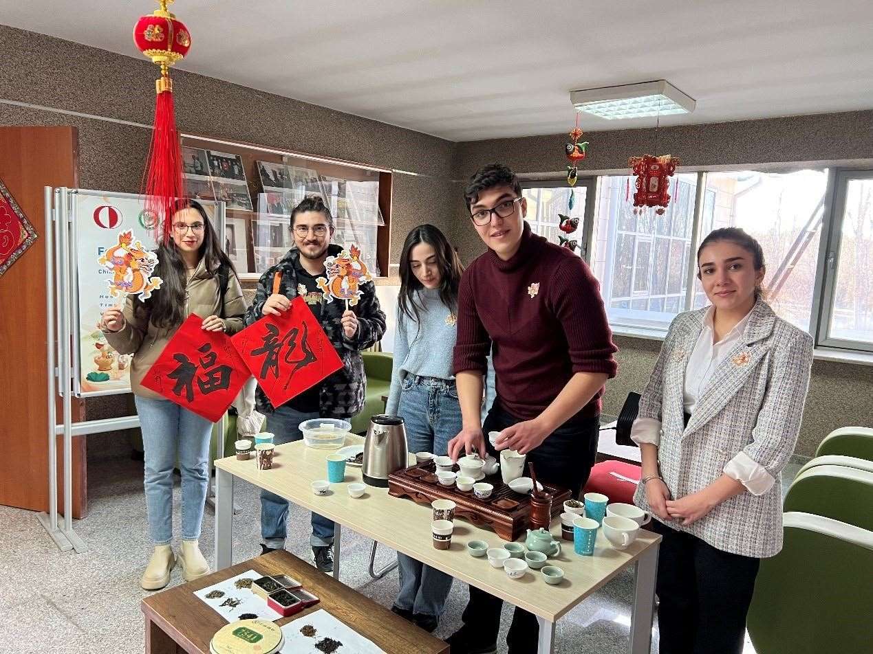 茶藝表演體驗(yàn)。中東技術(shù)大學(xué)孔院供圖