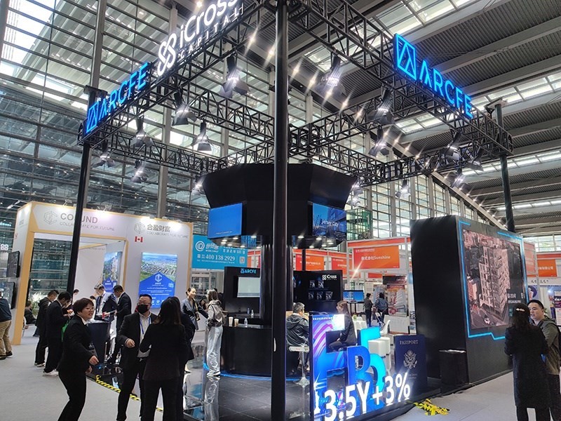 2023年12月16日，第十七屆深圳國(guó)際金融博覽會(huì)在深圳會(huì)展中心開(kāi)幕，近300家金融機(jī)構(gòu)和企業(yè)攜手多款金融產(chǎn)品集中亮相。