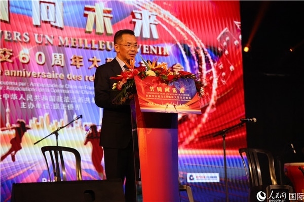 法國(guó)前總理拉法蘭出席晚會(huì)并致辭。 人民網(wǎng)記者 尚凱元 攝