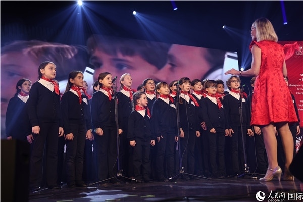 法國(guó)寶麗聲童聲合唱團(tuán)演唱《假如我去中國(guó)》。人民網(wǎng)記者 尚凱元攝