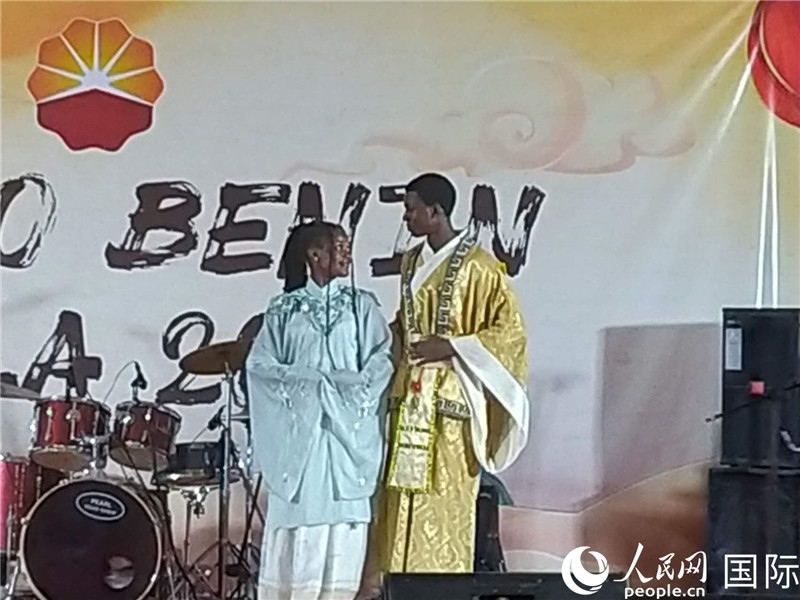 孔子學(xué)院的中國時(shí)裝秀表演。人民網(wǎng)記者 黃培昭攝