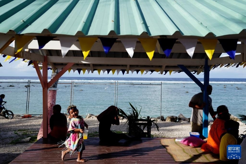 1月20日，當(dāng)?shù)厝嗽阼斠惶幒┬蓍e娛樂(lè)。新華社記者 王申 攝