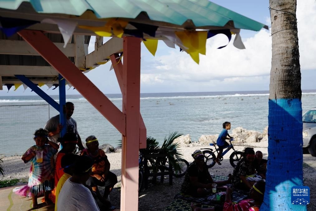 1月20日，當(dāng)?shù)厝嗽阼斠惶幒┬蓍e娛樂(lè)。新華社記者 王申 攝