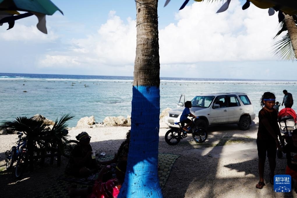 1月20日，當(dāng)?shù)厝嗽阼斠惶幒┬蓍e娛樂(lè)。新華社記者 王申 攝