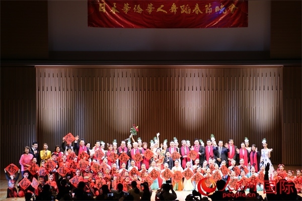 演職人員與嘉賓合影。人民網(wǎng) 許可攝