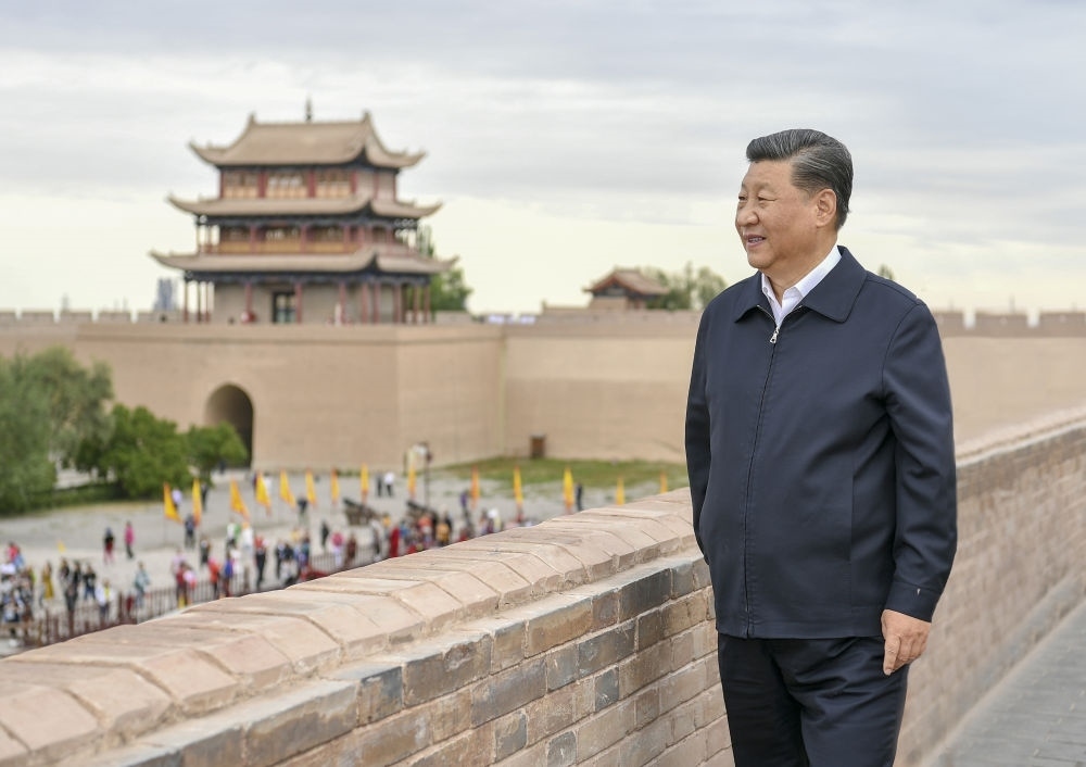 2019年8月20日上午，習(xí)近平來到嘉峪關(guān)關(guān)城，登上城樓察看關(guān)城整體面貌，聽取河西走廊長城、關(guān)隘歷史文化情況介紹。新華社記者 謝環(huán)馳 攝