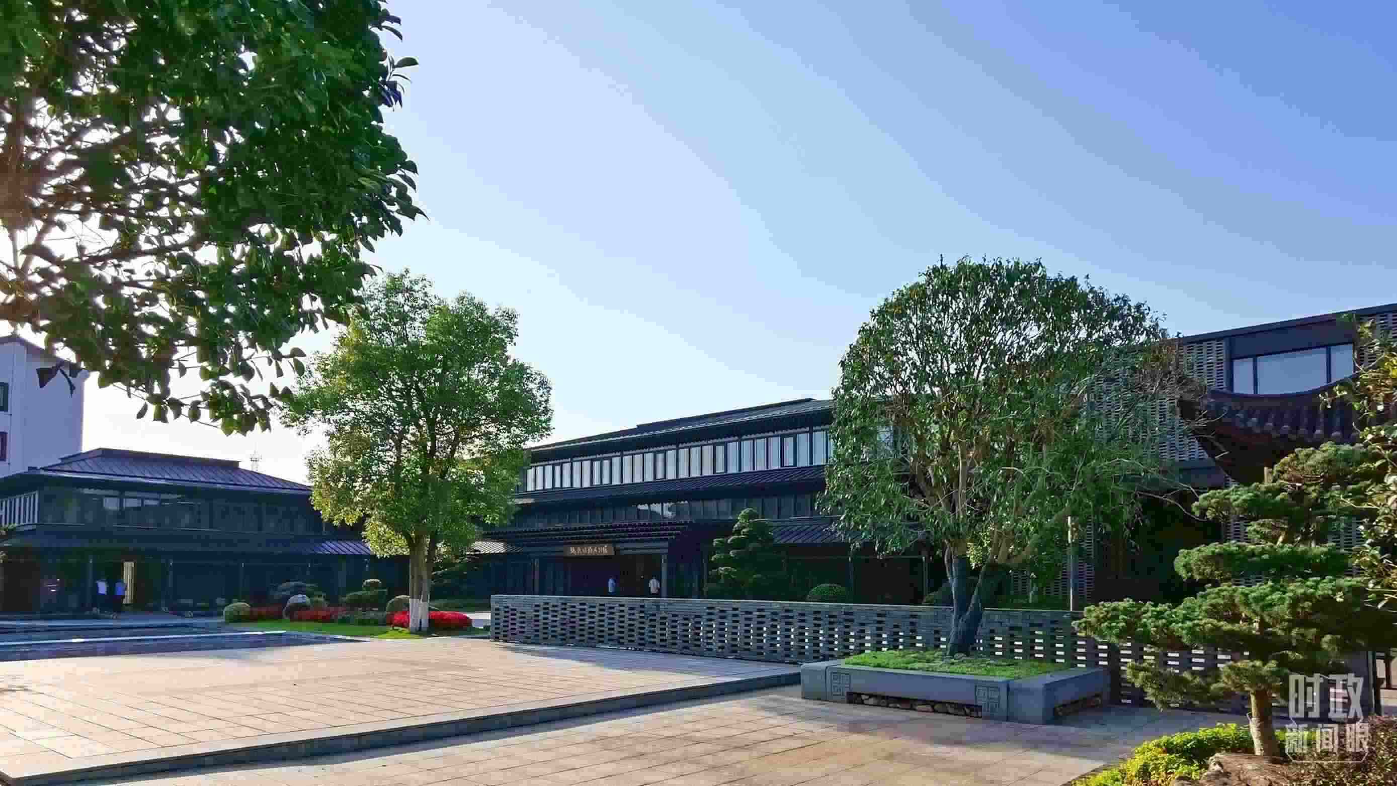 △楓橋經(jīng)驗陳列館。2023年9月，習近平來到這里考察，強調要發(fā)展好新時代“楓橋經(jīng)驗”。（總臺央視記者陳漢章拍攝）