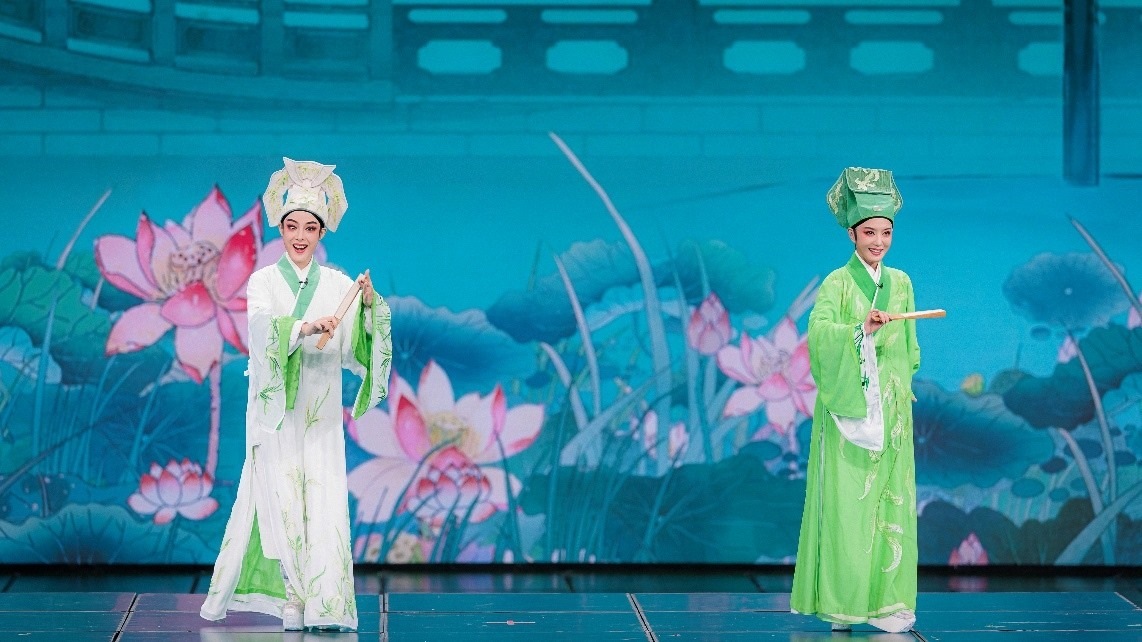 青年越劇演員陳麗君、李云霄彩排現(xiàn)場。主辦方供圖