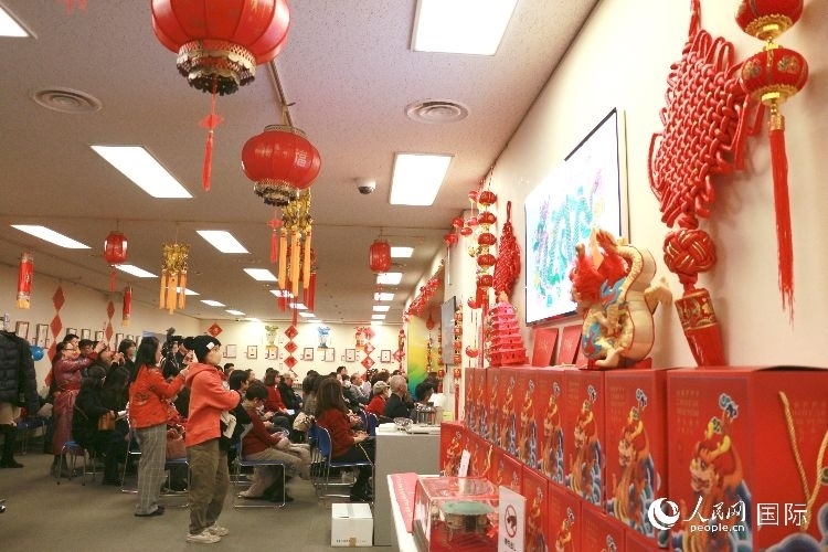 現(xiàn)場洋溢著濃郁的新春氛圍。人民網 許可攝