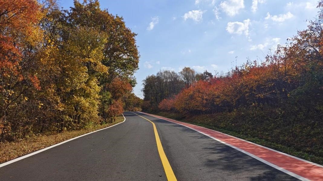 九臺區(qū)圍繞紅色文化、冰雪資源、特色民宿，進一步完善道路功能。九臺區(qū)委宣傳部供圖