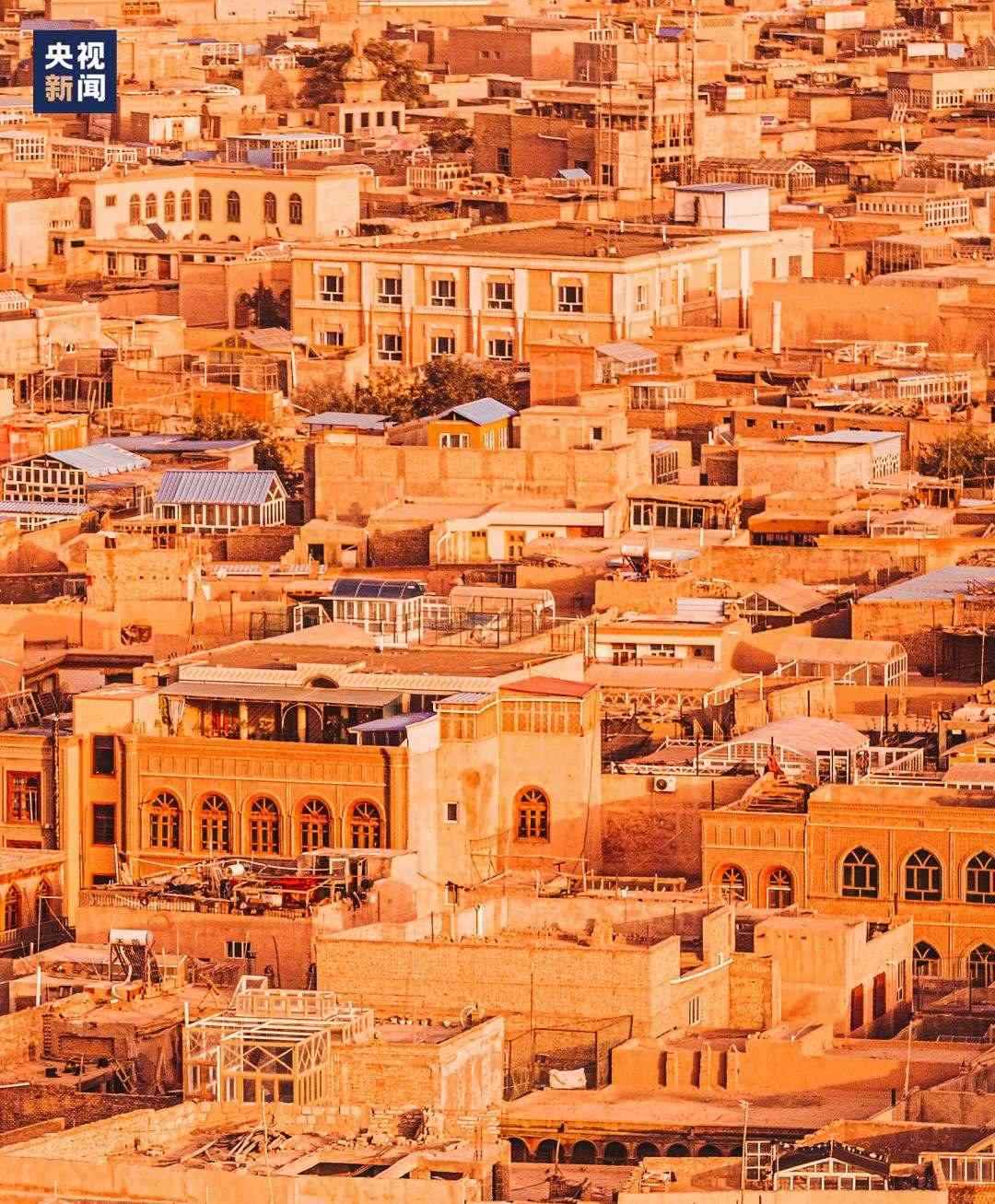 △喀什古城在天山和昆侖山的守護下，留住了千年前的樣子。