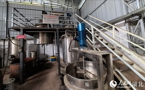 壩漆工業(yè)化量產(chǎn)設(shè)備。人民網(wǎng)記者 周雯攝