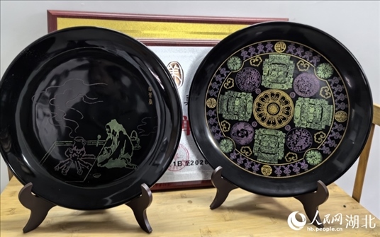 壩漆工藝品。人民網(wǎng)記者 周雯攝