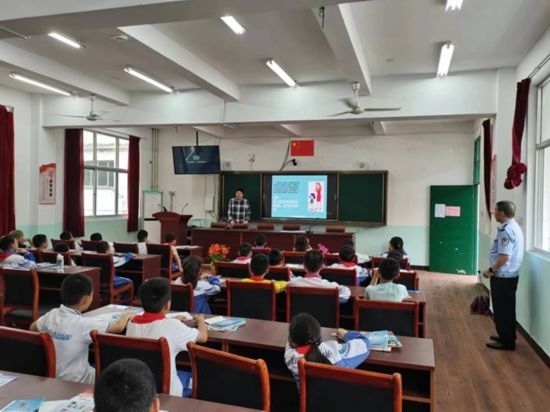 安全知識宣傳進(jìn)校園。將樂縣農(nóng)業(yè)農(nóng)村局供圖