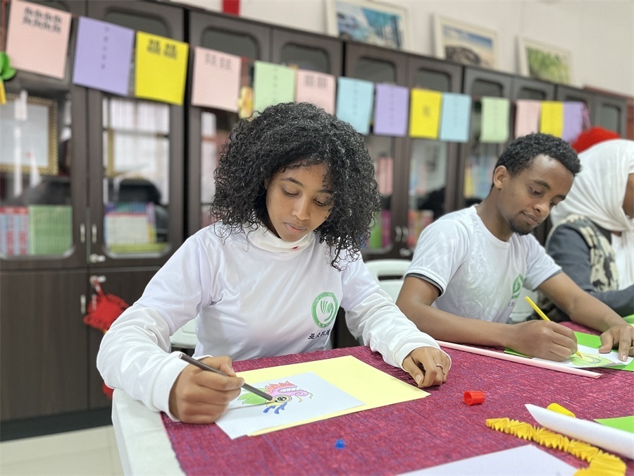 亞的斯亞貝巴大學(xué)孔子學(xué)院“網(wǎng)絡(luò)中國節(jié)·元宵”主題文化體驗活動現(xiàn)場。亞的斯亞貝巴大學(xué)孔子學(xué)院供圖