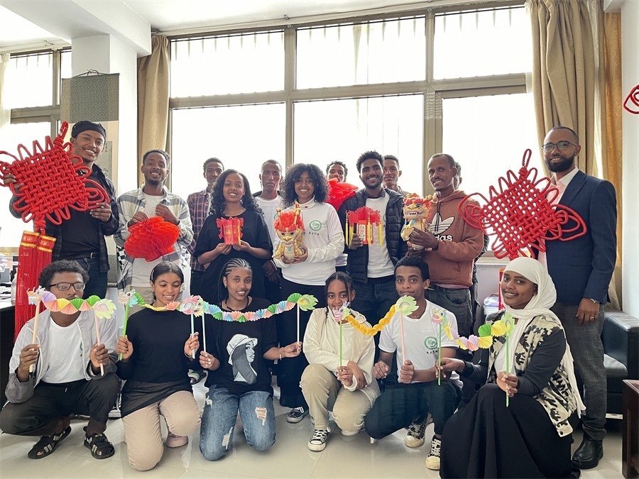 參加活動的學(xué)生合影。亞的斯亞貝巴大學(xué)孔子學(xué)院供圖