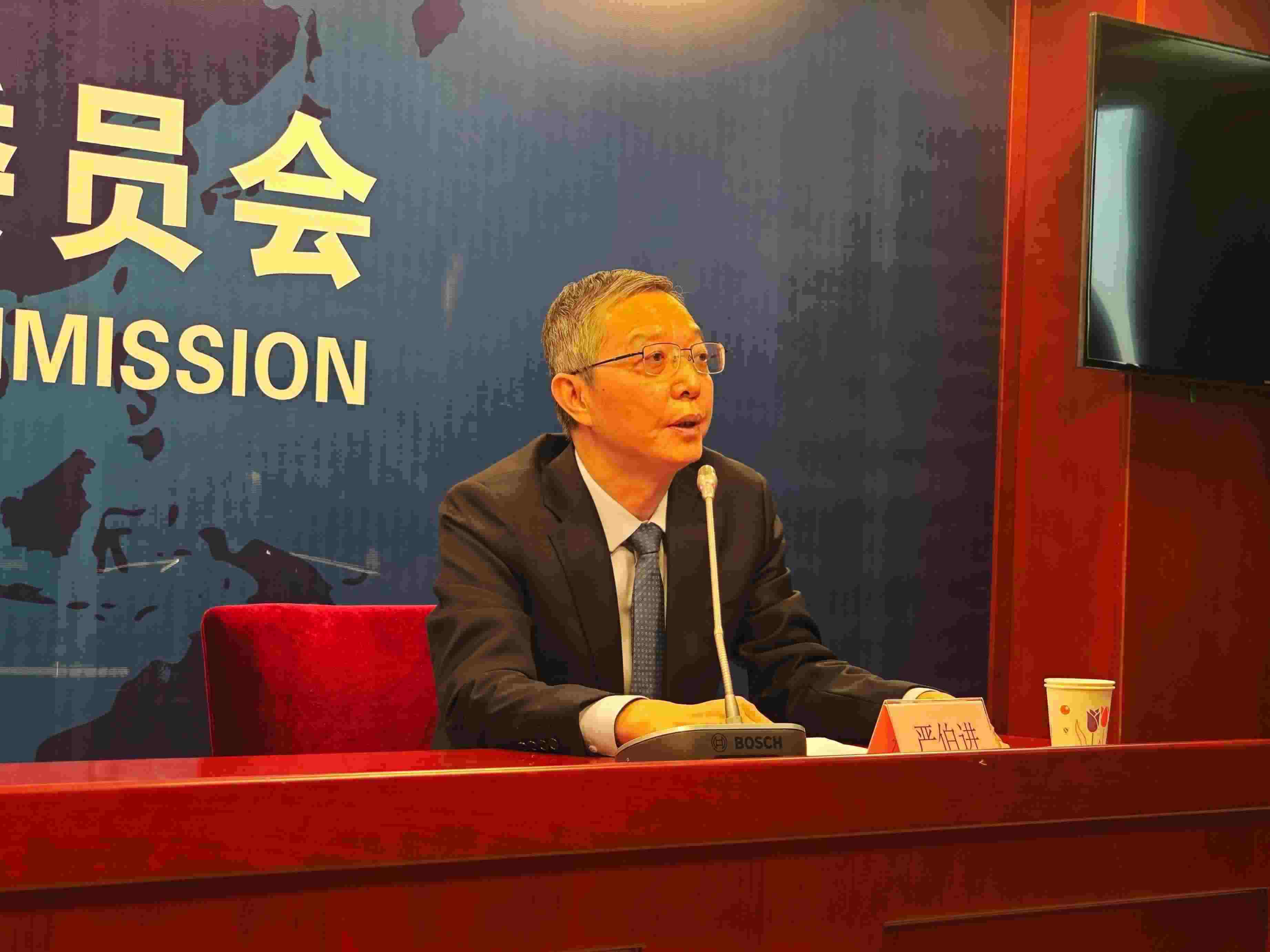 2月23日，嚴伯進在證監(jiān)會例行新聞發(fā)布會現(xiàn)場。 人民網(wǎng) 黃盛 攝