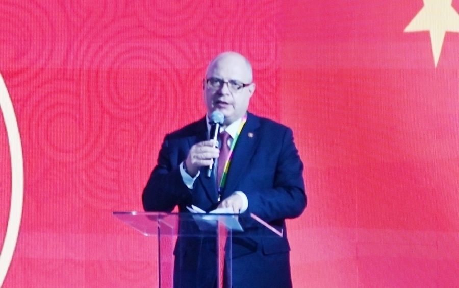 俄羅斯國家杜馬資產、土地和財產關系委員會主席兼俄中議員友好小組主席加夫里洛夫致辭。主辦方供圖 