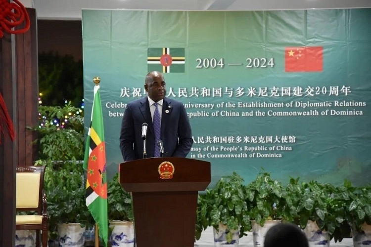 多米尼克總理斯凱里特在中多建交20周年招待會(huì)上致辭。中國(guó)駐多米尼克大使館供圖