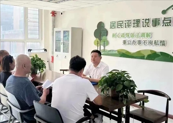 村（居）民評理說事點(diǎn)調(diào)解矛盾糾紛。遼寧省司法廳供圖