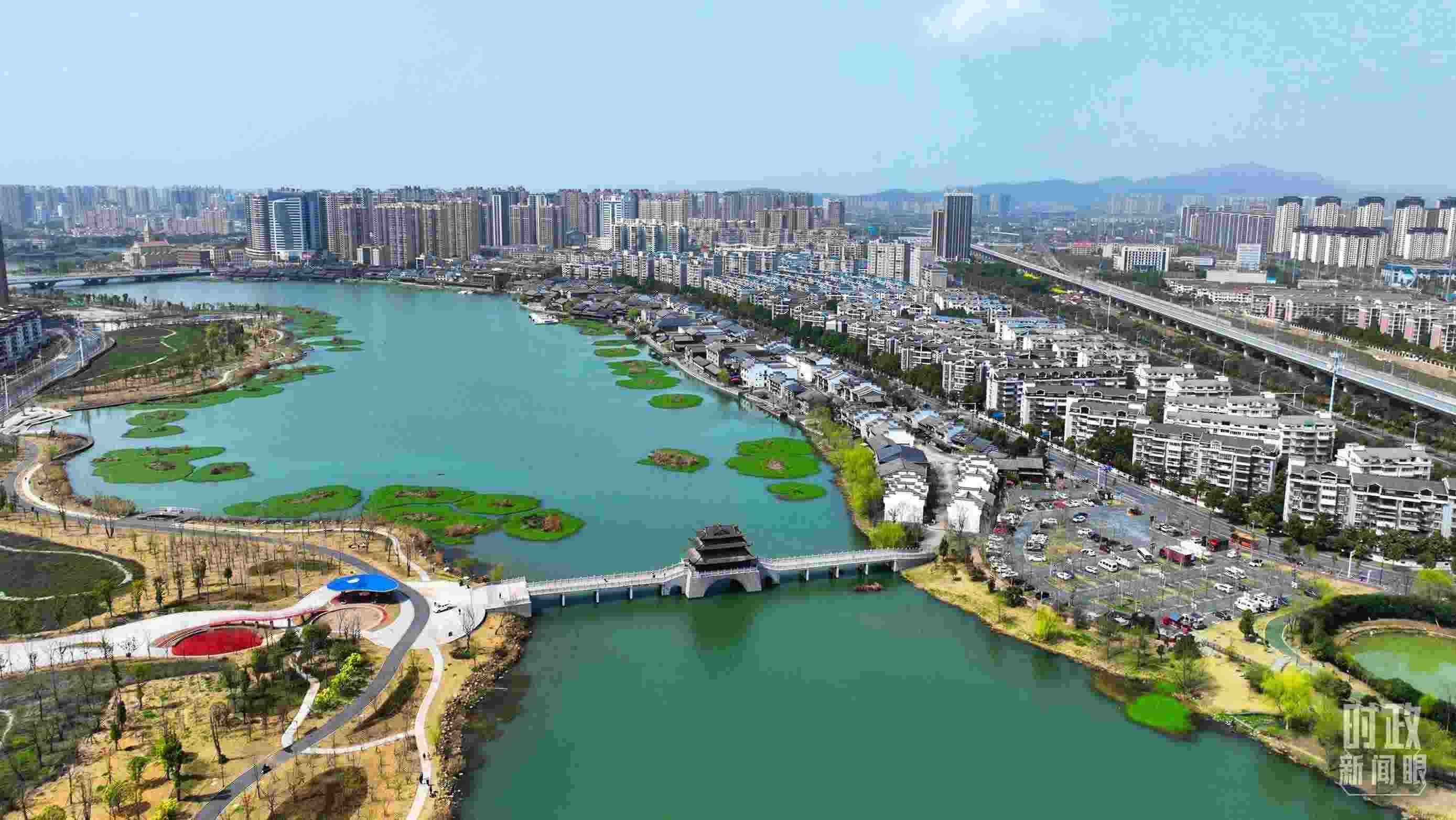 湖南常德。此次座談會(huì)前，習(xí)近平在長沙、常德兩地實(shí)地考察。（總臺(tái)央視記者范凱拍攝）