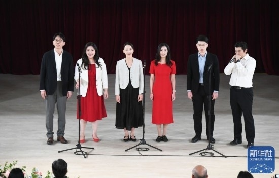 3月21日，國家開發(fā)銀行阿卡貝拉合唱團在音樂會上演出。新華社記者 任超 攝