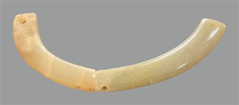 馬家浜文化晚期玉璜。中國文物報社供圖