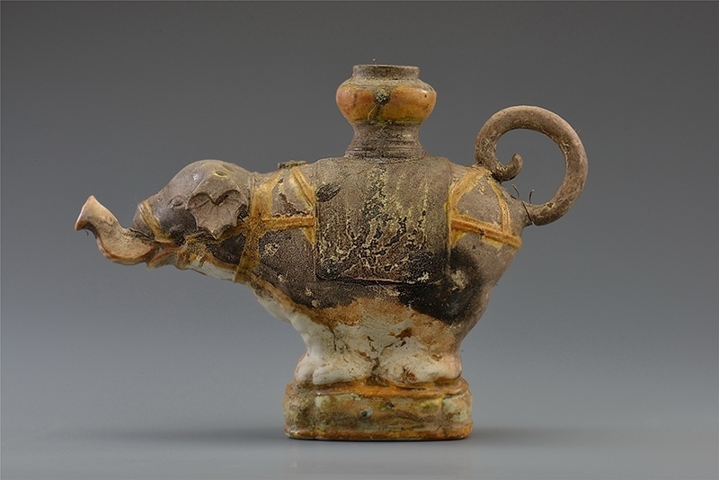 一號沉船出水的三彩象形持壺。中國文物報社供圖