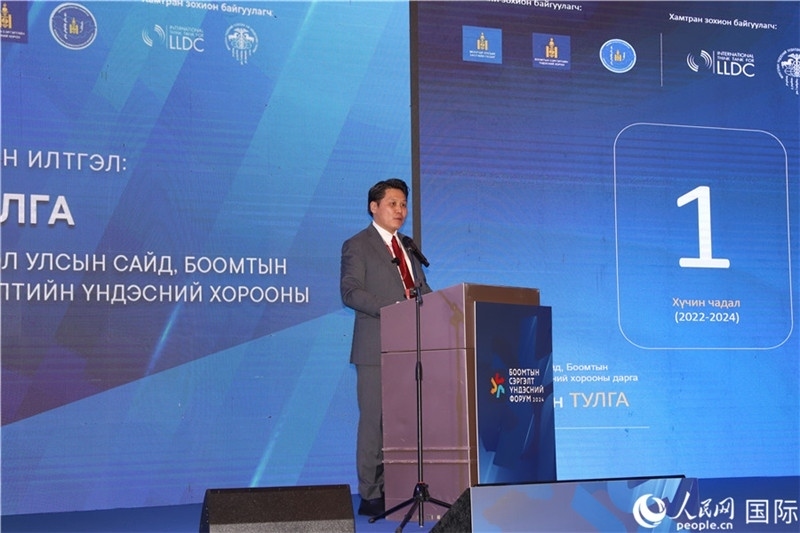 2.圖勒嘎部長(zhǎng)做主旨報(bào)告。人民網(wǎng)記者 霍文攝_副本