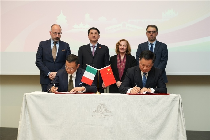 揚州市政府與意大利中國商會簽署合作協(xié)議。 主辦方供圖