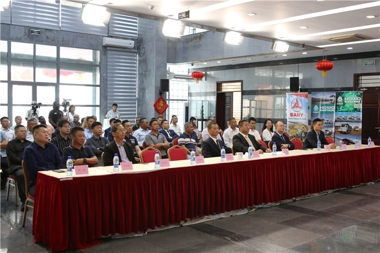 當(dāng)?shù)貢r(shí)間3月26日下午，中國品牌重型機(jī)械、載重車輛宣傳推介會(huì)在中國駐蘇里南大使館舉行。圖為宣介會(huì)現(xiàn)場(chǎng)。中國駐蘇里南大使館供圖