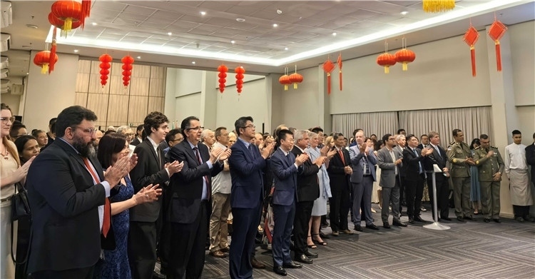 當(dāng)?shù)貢r(shí)間3月27日，中國(guó)駐累西腓新任總領(lǐng)事蘭和平舉行到任招待會(huì)。圖為招待會(huì)現(xiàn)場(chǎng)。中國(guó)駐累西腓總領(lǐng)事館供圖