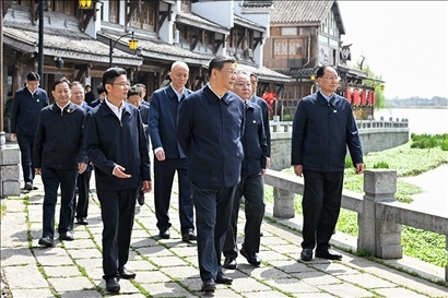 △2024年3月18日至21日，習(xí)近平總書記在湖南考察。這是19日上午，總書記在常德河街考察。