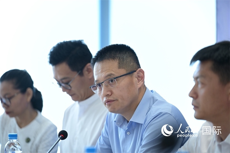 緬甸中國企業(yè)商會會長、工商銀行仰光分行行長劉銘介紹有關(guān)情況-人民網(wǎng)記者謝佳君攝