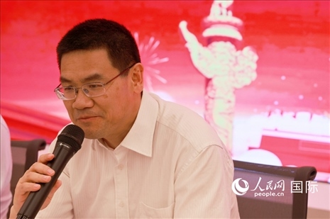 北京海外聯(lián)誼會(huì)會(huì)長(zhǎng)楊晉柏在座談會(huì)上致辭。人民網(wǎng)記者 陳海琪攝