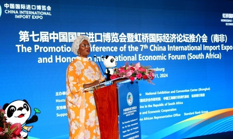 南非貿(mào)易、工業(yè)和競爭部出口促進司副總司長馬塔博格致辭。（圖片來源：中國國際進口博覽會官微）