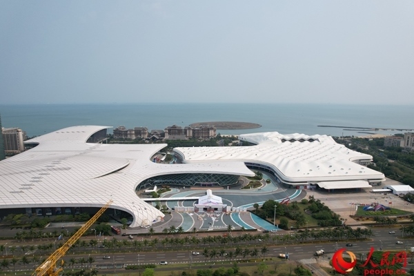 航拍第四屆消博會(huì)主會(huì)場(chǎng)。人民網(wǎng)記者 孟凡盛攝