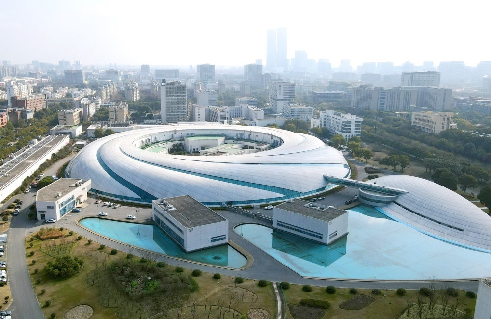 空中俯瞰位于上海張江科學城的上海光源（2024年2月27日攝，無人機照片）。