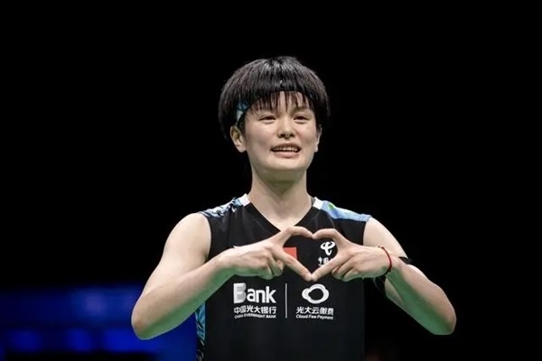 4月14日，王祉怡在奪冠后慶祝。新華社記者 江漢攝