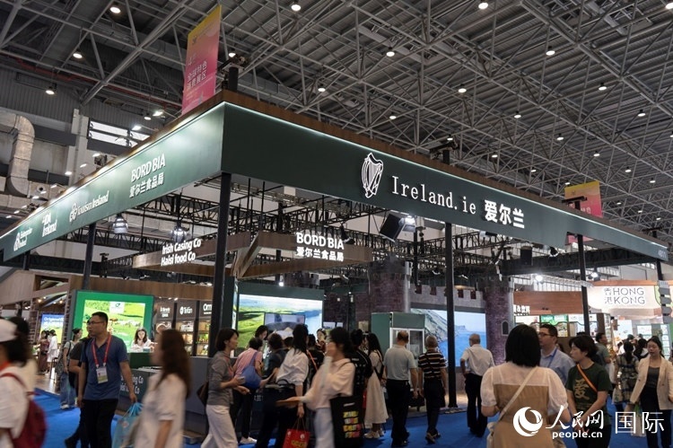第四屆中國國際消費(fèi)品博覽會愛爾蘭國家館。人民網(wǎng) 常沙攝