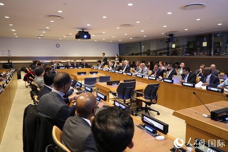 40多國常駐代表、副代表以及聯(lián)合國工發(fā)組織、糧農(nóng)組織、區(qū)域經(jīng)委會(huì)、南南合作辦公室等聯(lián)合國機(jī)構(gòu)官員等100多人參加全球發(fā)展倡議之友小組高級別會(huì)議。 人民網(wǎng)記者 李志偉攝