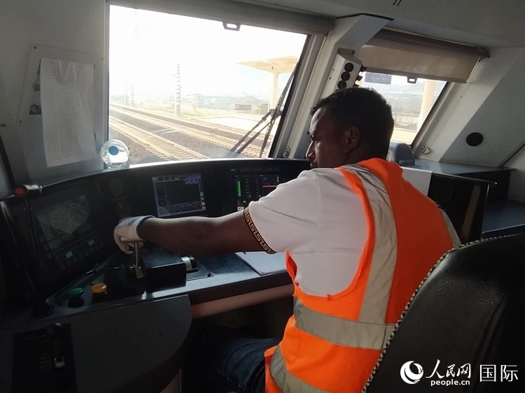 火車司機(jī)索博卡。人民網(wǎng)記者 黃培昭攝