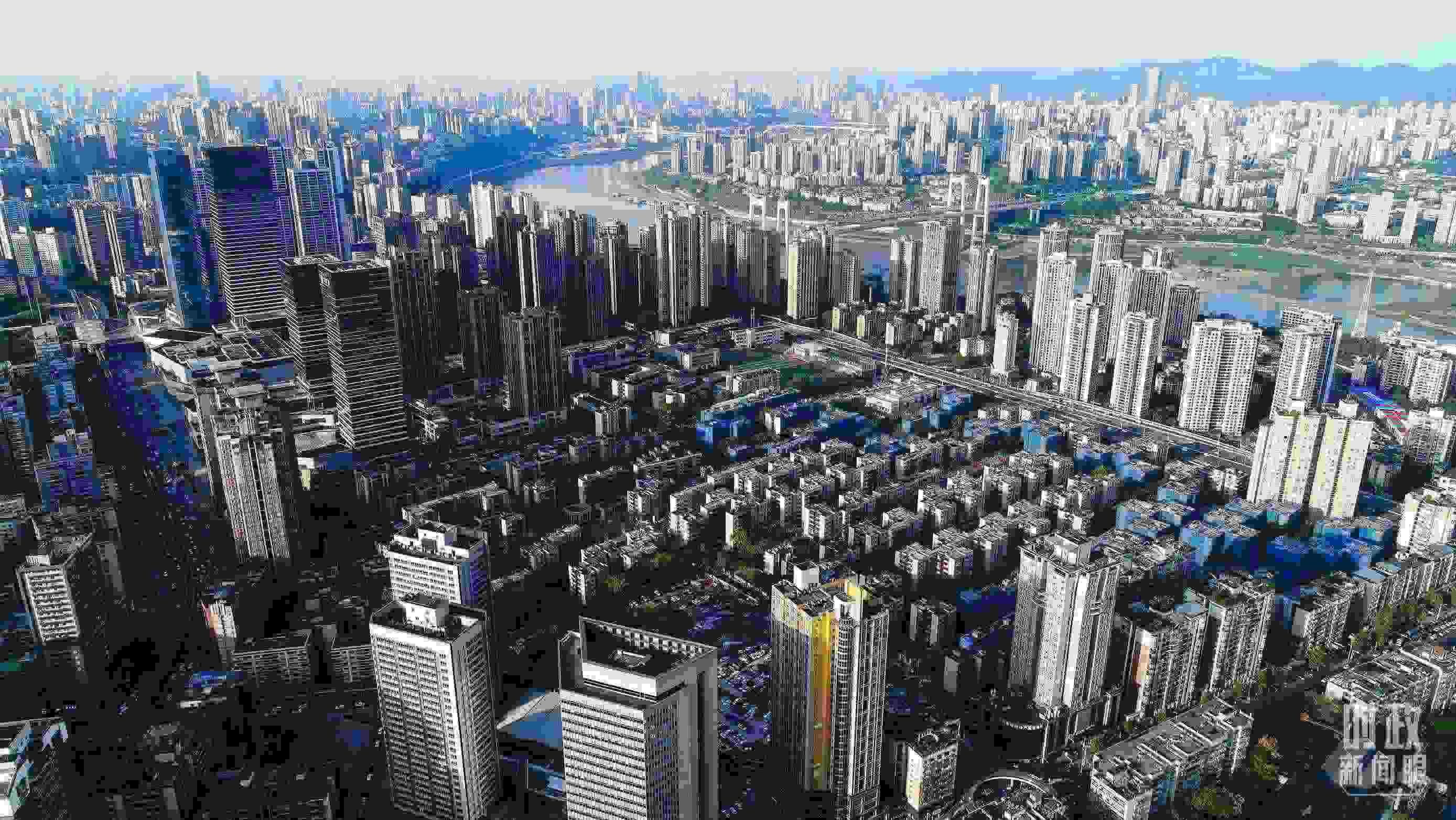 △俯瞰謝家灣街道民主村社區(qū)。（總臺記者謝鵬拍攝）