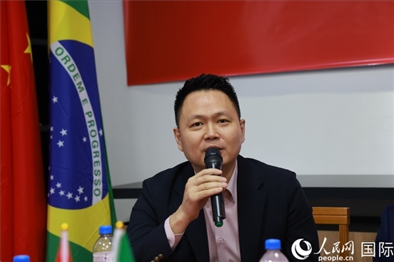 中國駐里約熱內(nèi)盧總領(lǐng)館副總領(lǐng)事王尉育在座談會上致辭。人民網(wǎng)記者 陳海琪攝